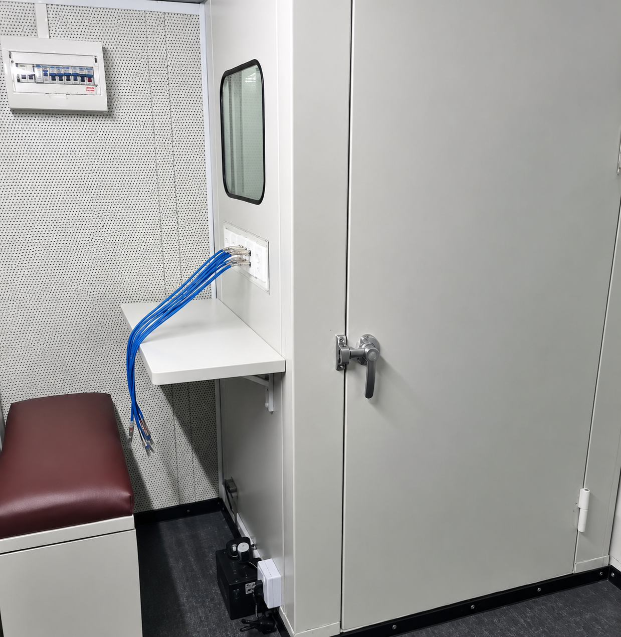 Portable cabin for mobile audiometry setup